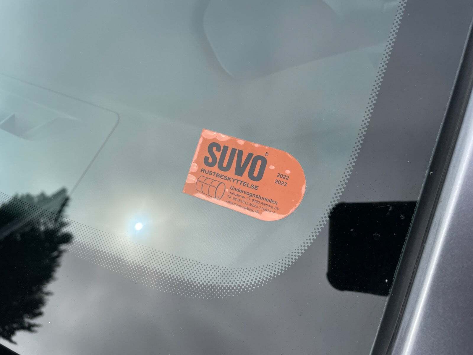 Grå Peugeot 2008 fra 2024