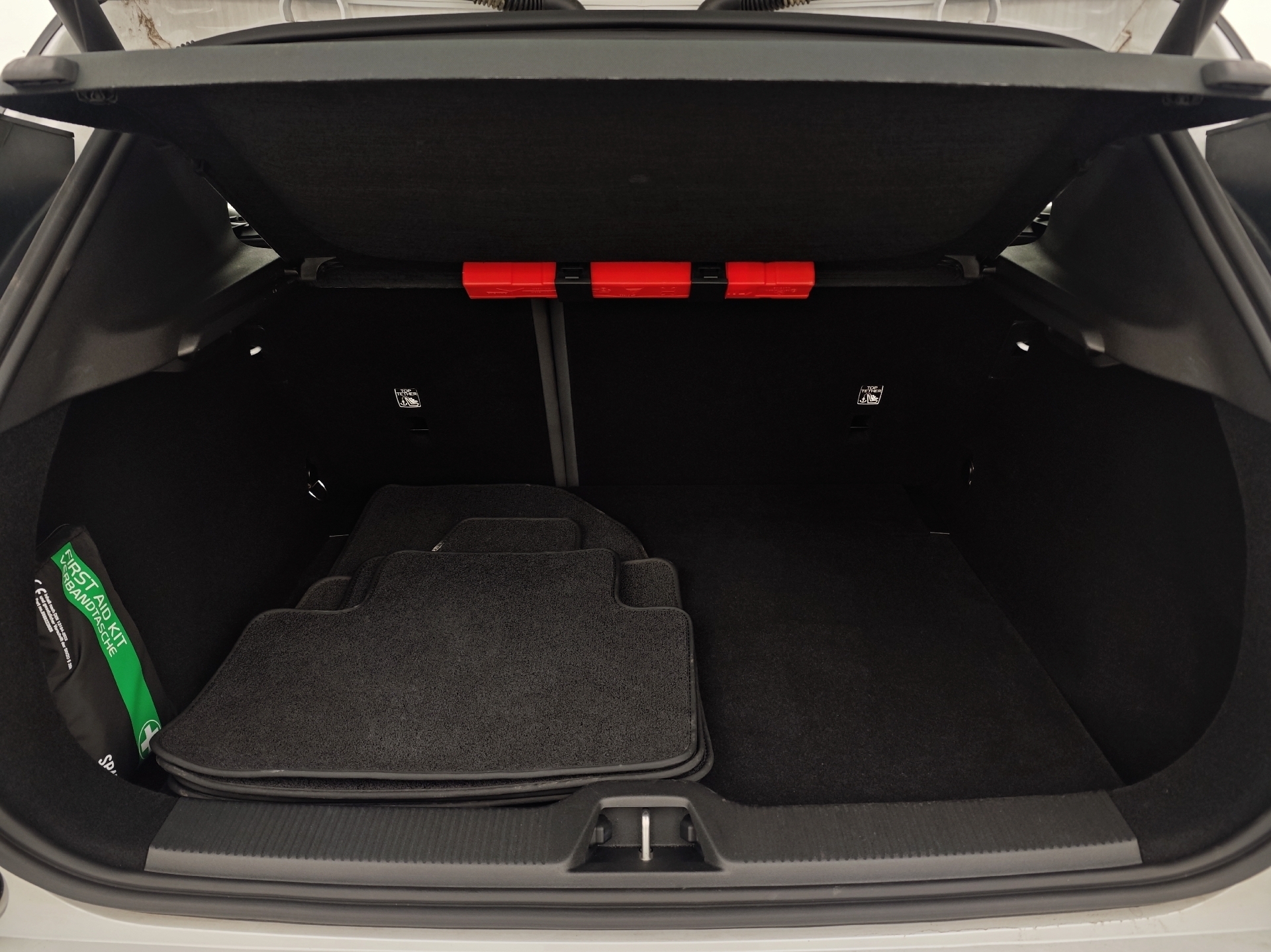 Hvid Volvo EX30 fra 2024