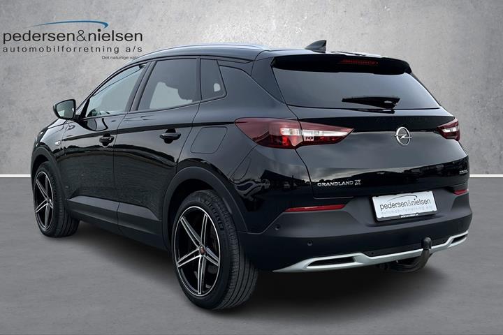 Sort Opel Grandland X fra 2021
