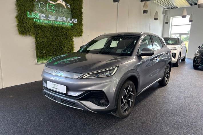 Grå BYD Atto 3 fra 2023 set udefra