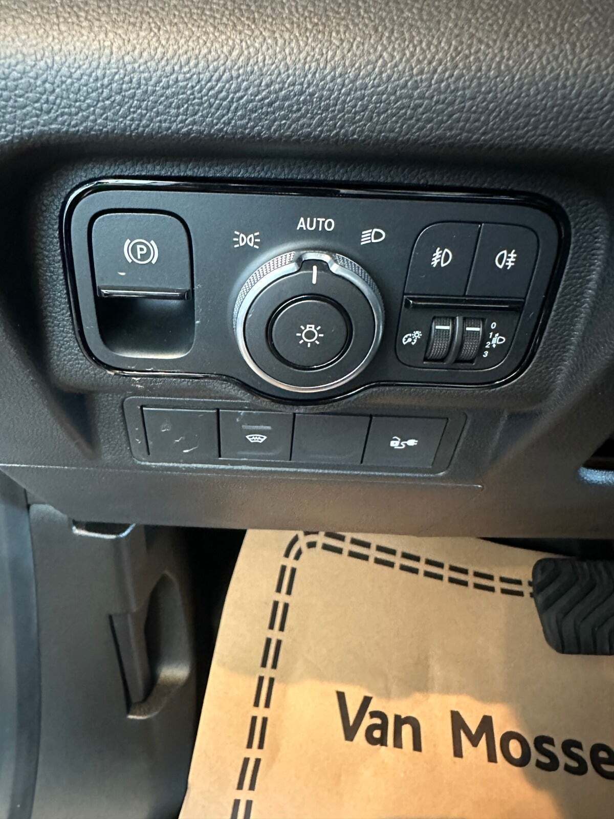 Hvid Mercedes eCitan fra 2024