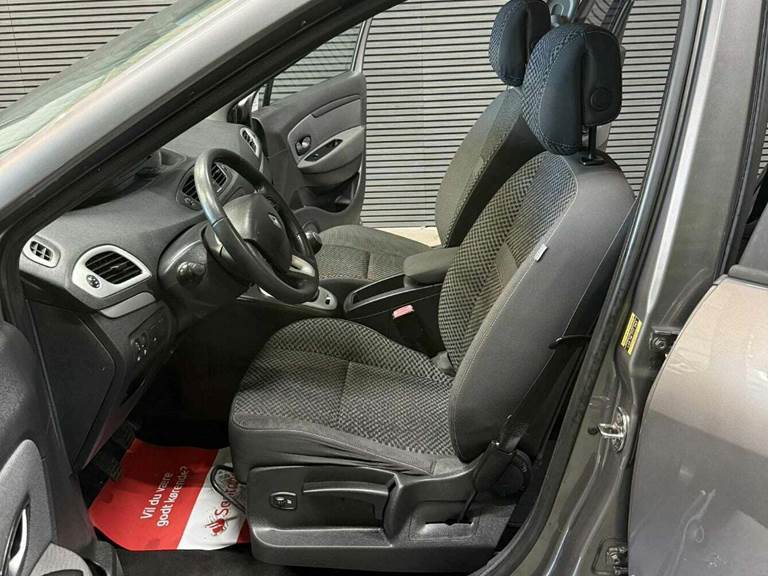 Renault Grand Scenic III 1,6 16V Expression 7prs