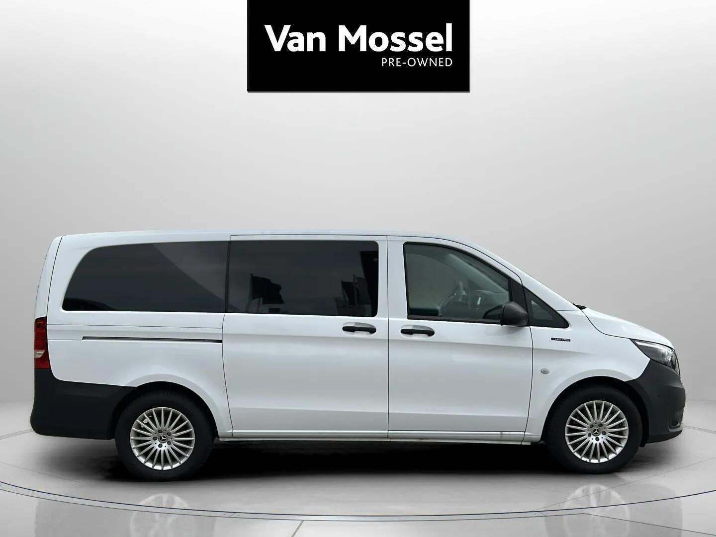 Mercedes eVito 129 Tourer PRO L Van