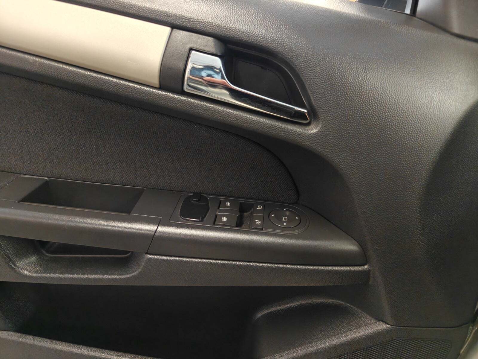 Gul Opel Astra fra 2008