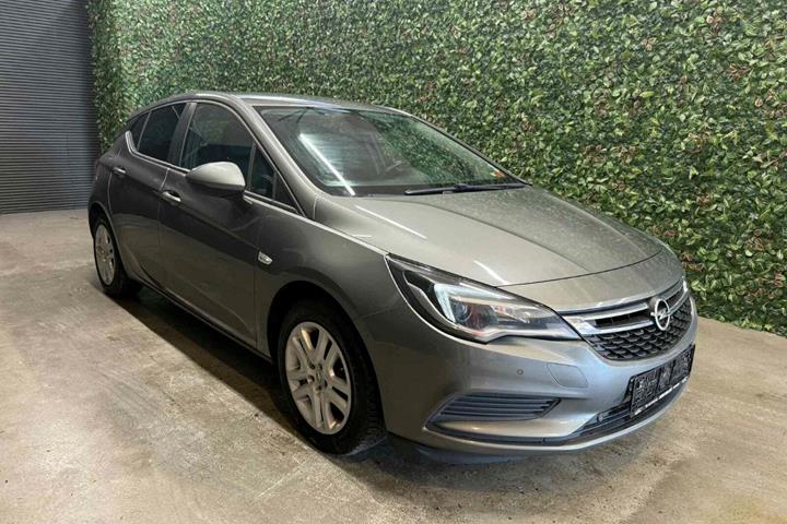 undefined Opel Astra fra 2017 set udefra