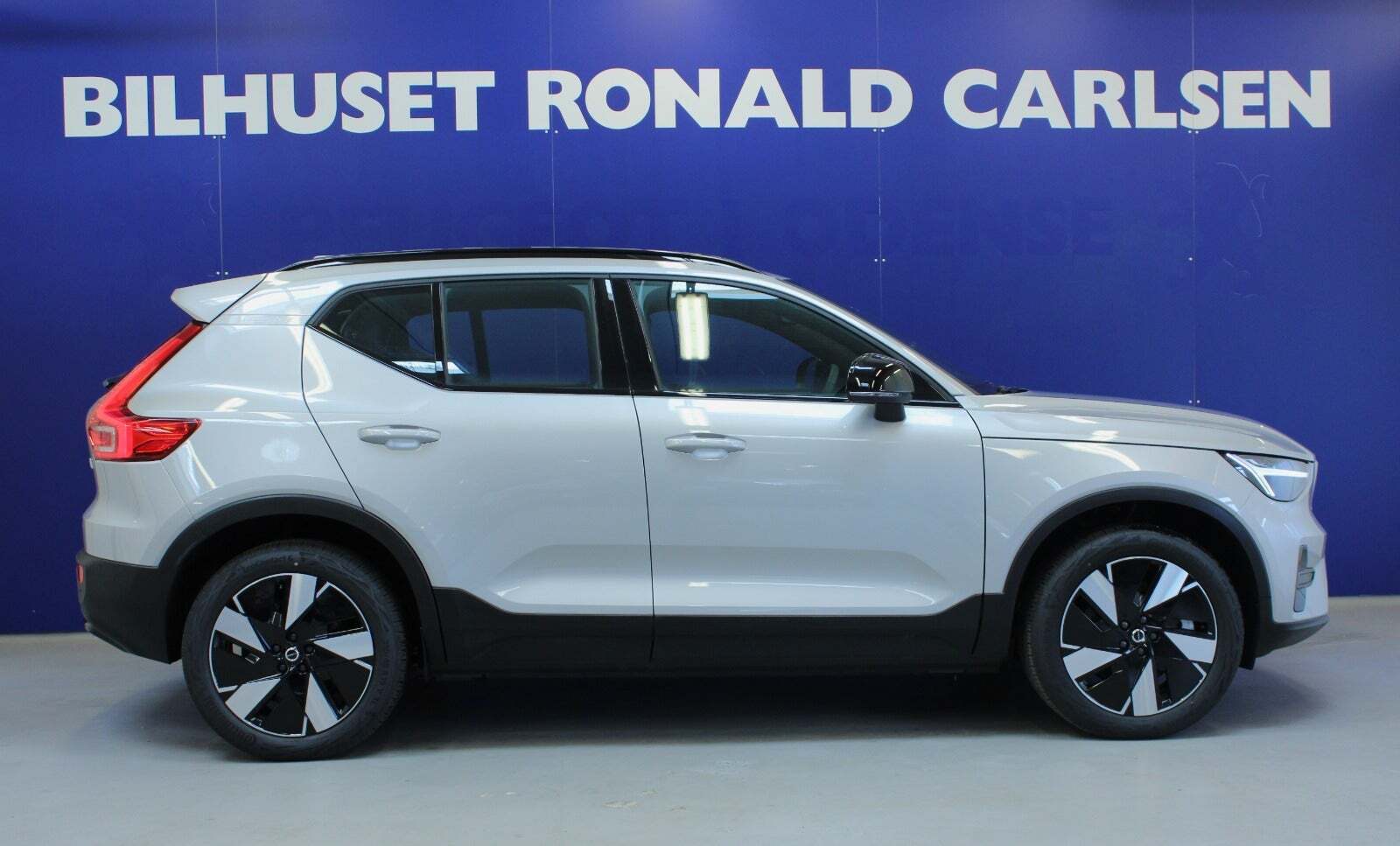 Sølv Volvo XC40 fra 2024