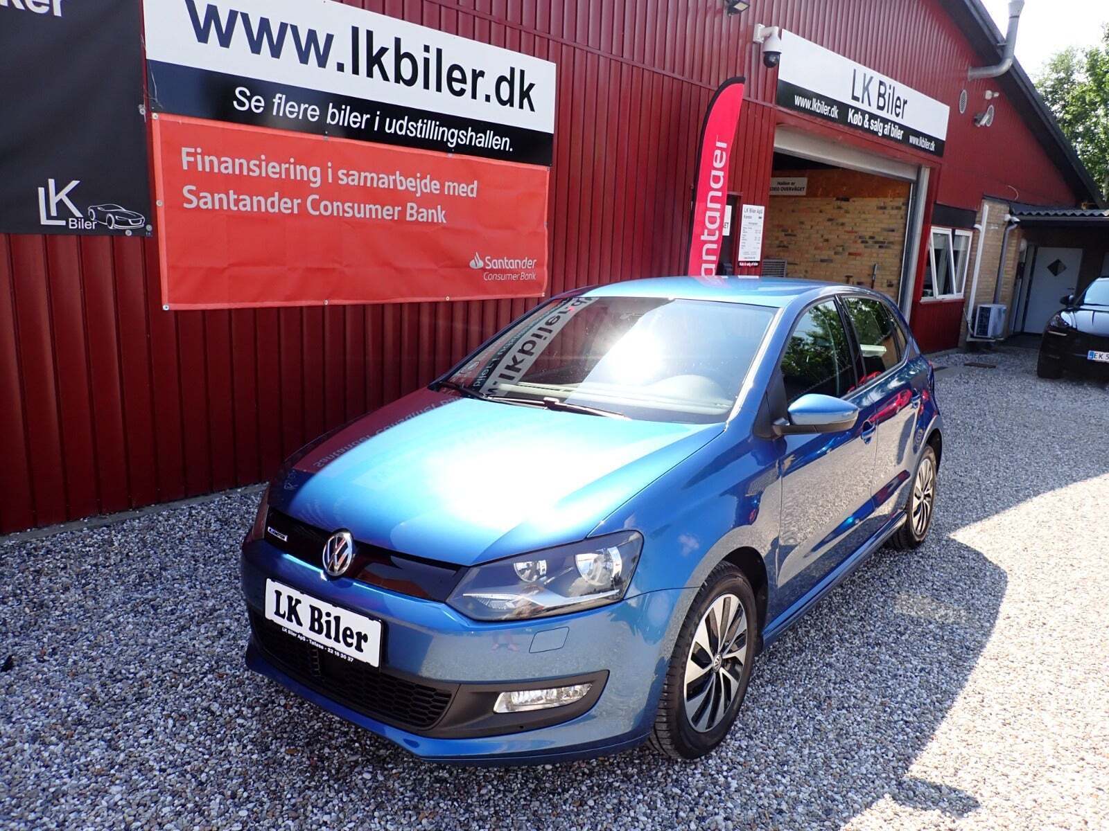 Blå VW Polo fra 2017 set udefra