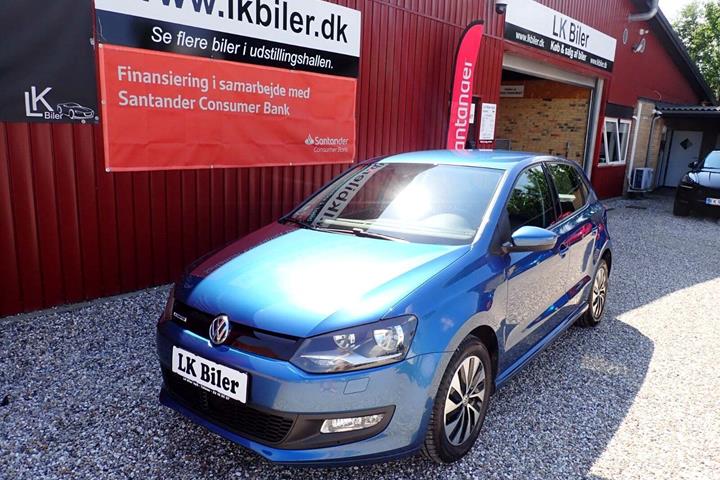 Blå VW Polo fra 2017 set udefra