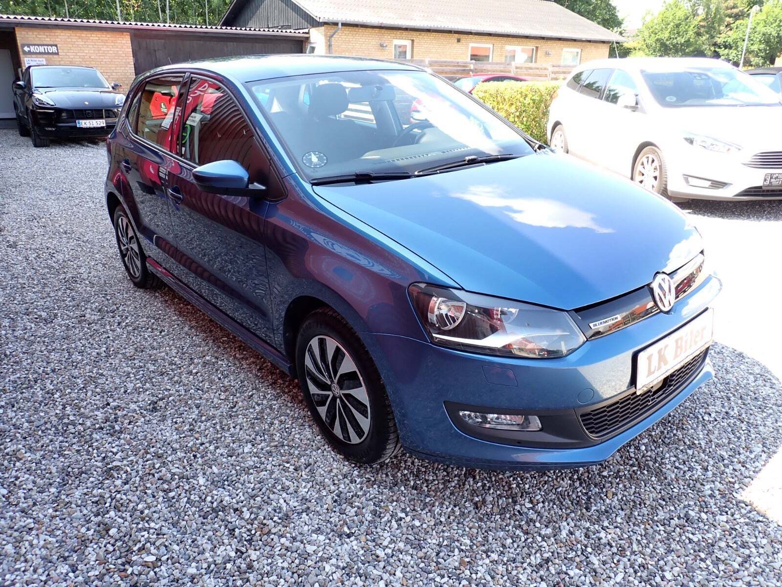 Blå VW Polo fra 2017