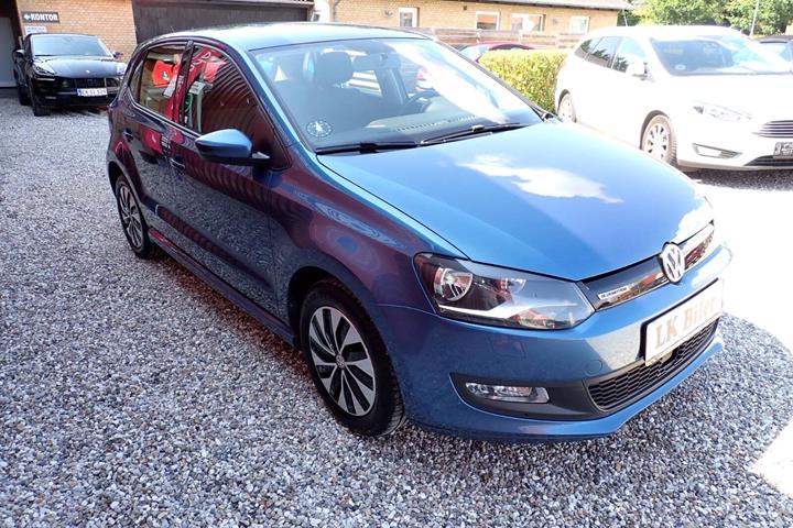 Blå VW Polo fra 2017