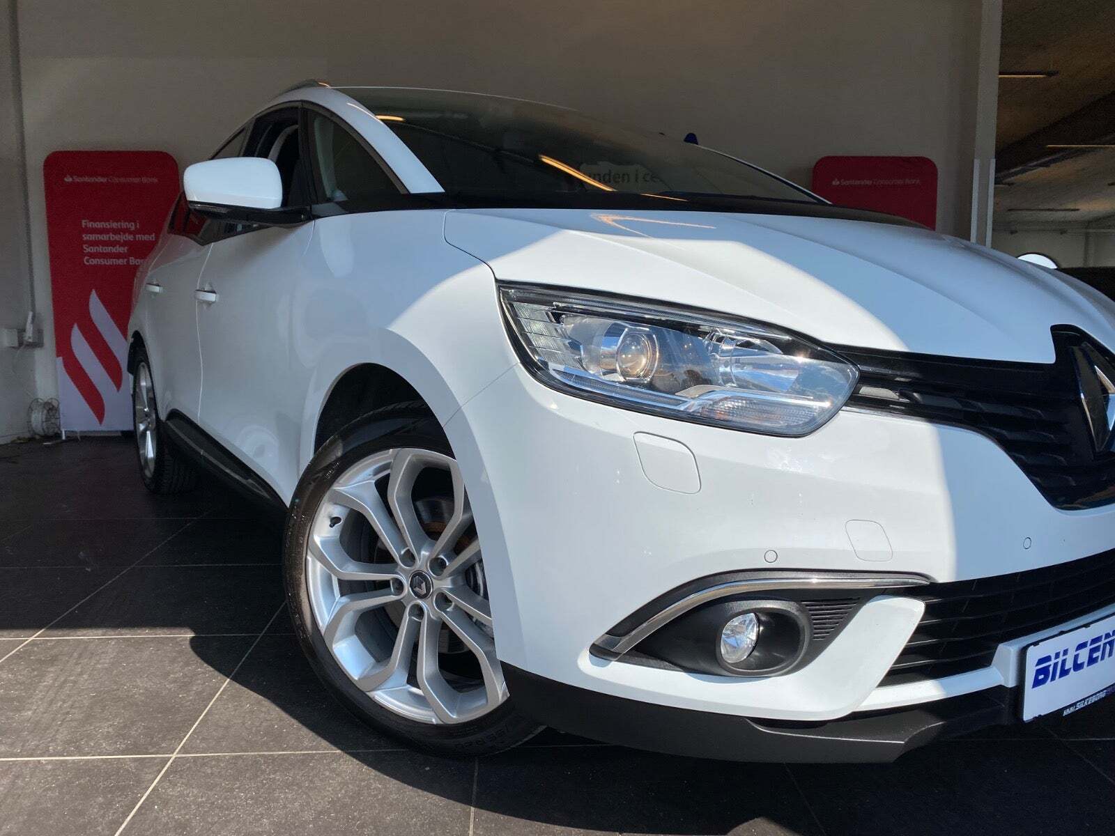 Hvid Renault Grand Scenic IV fra 2017