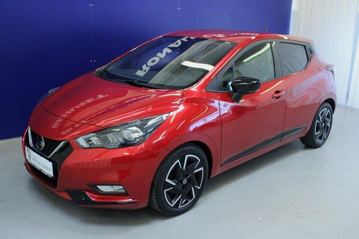 Rød Nissan Micra fra 2021 set udefra