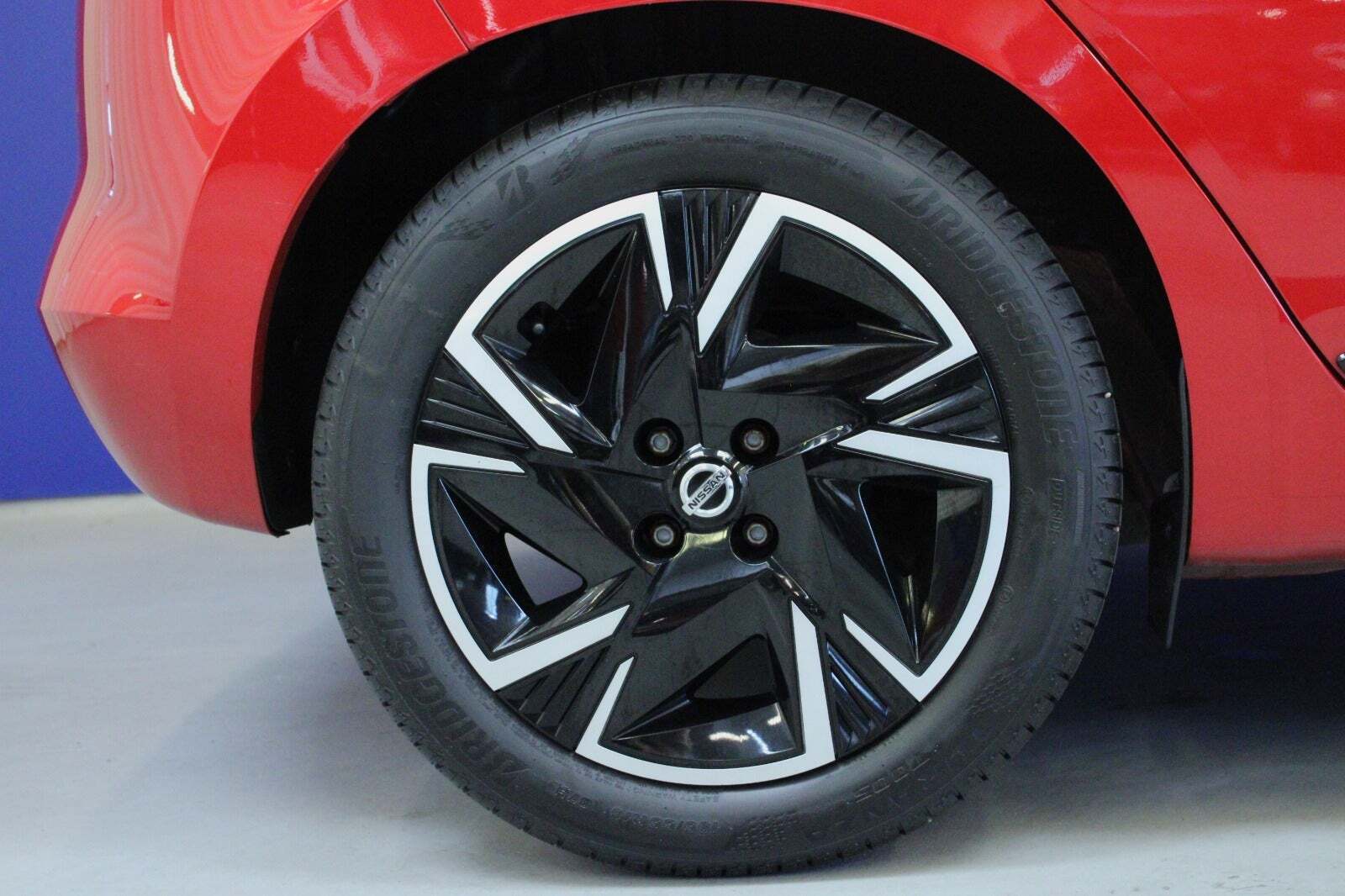 Rød Nissan Micra fra 2021