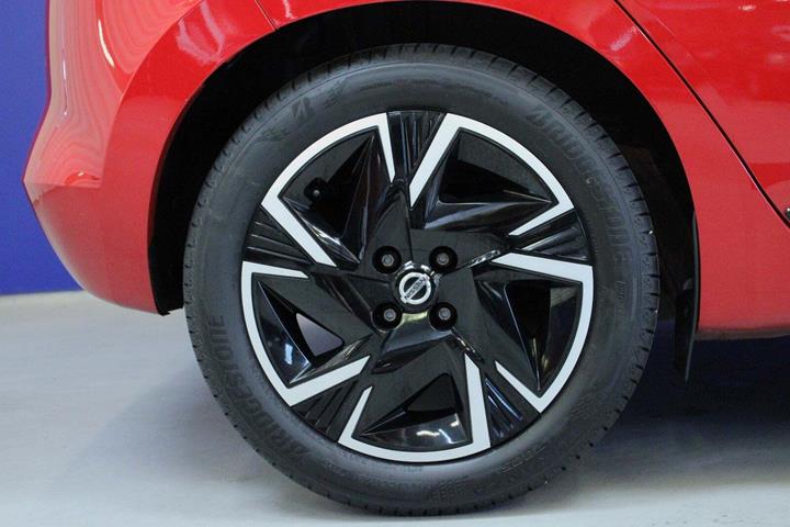 Rød Nissan Micra fra 2021
