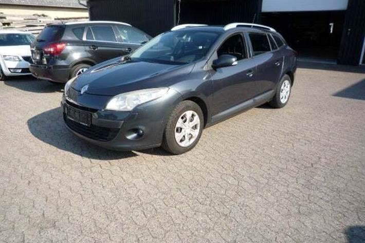 Grå Renault Megane III fra 2010 set udefra