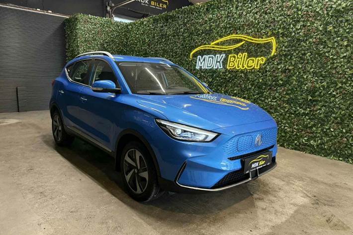 Blå MG ZS fra 2023 set udefra