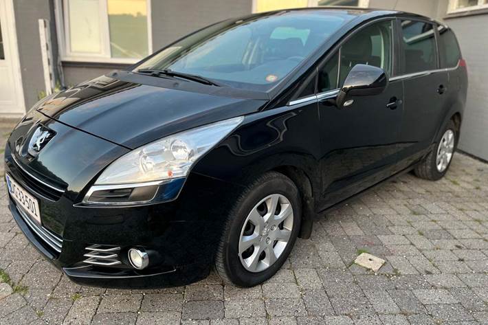 Sort Peugeot 5008 fra 2011 set udefra