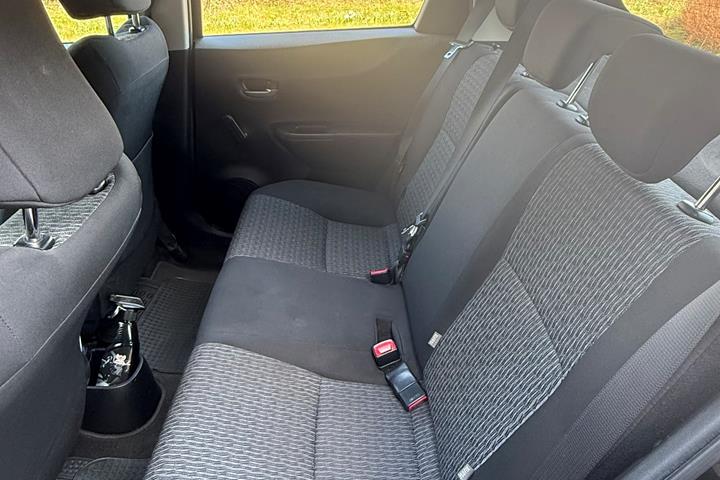 Sort Toyota Yaris fra 2014