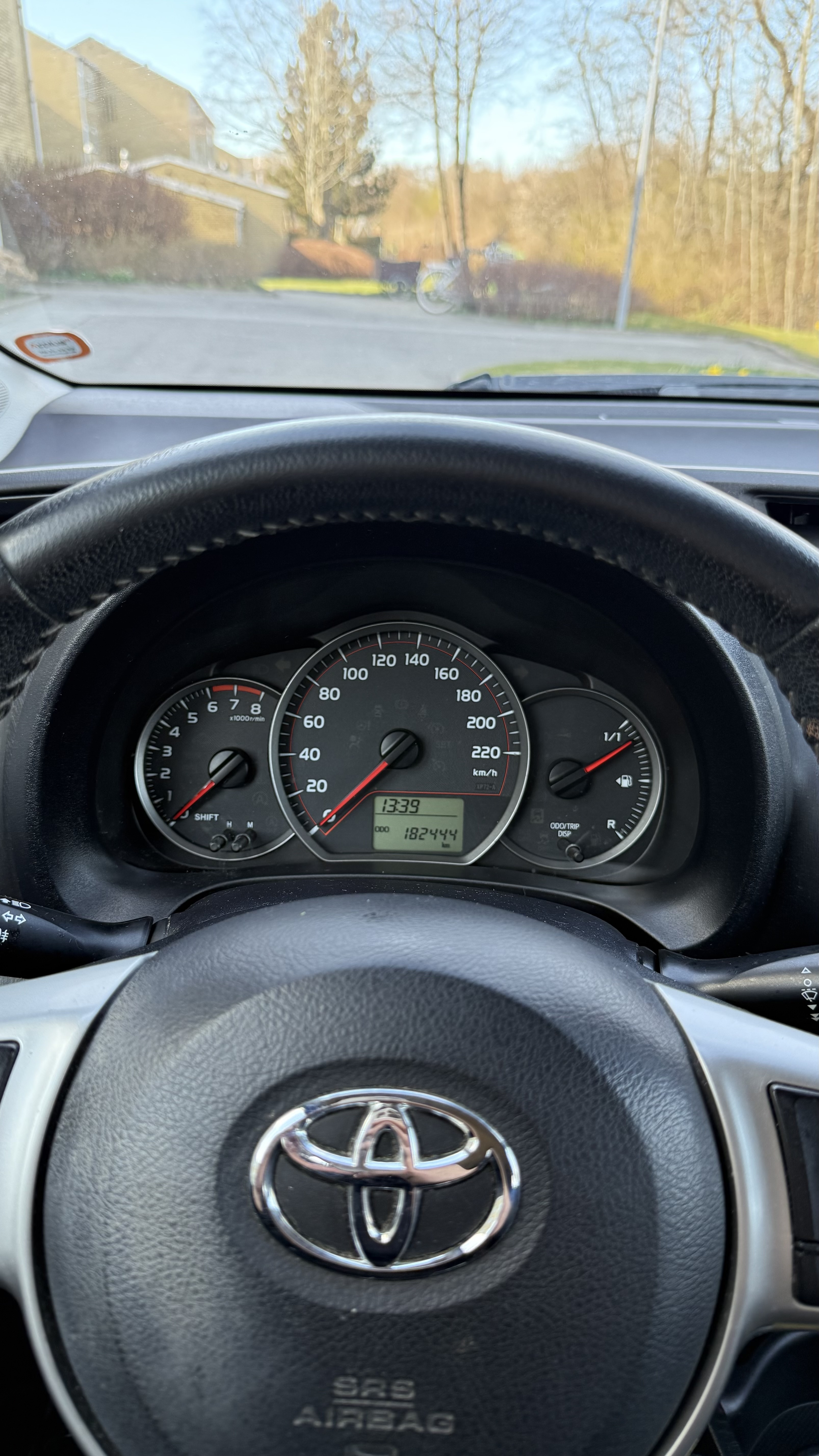 Sort Toyota Yaris fra 2014