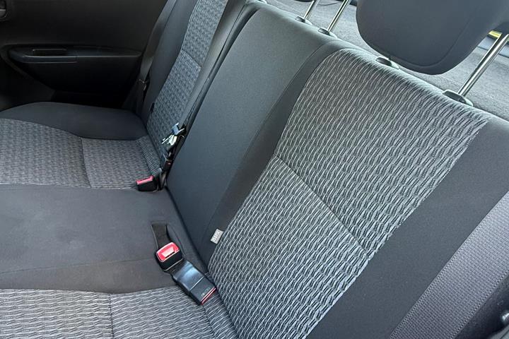 Sort Toyota Yaris fra 2014