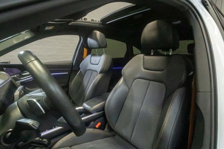Hvid Audi e-tron fra 2022