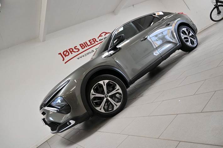 Grå Citroën C5 X fra 2022 set udefra