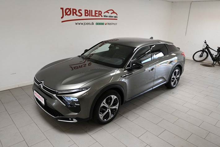 Grå Citroën C5 X fra 2022 set udefra