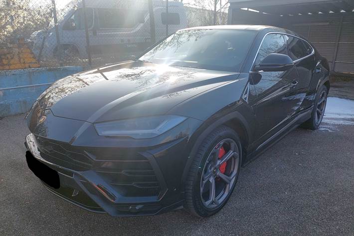 Sort Lamborghini Urus fra 2023