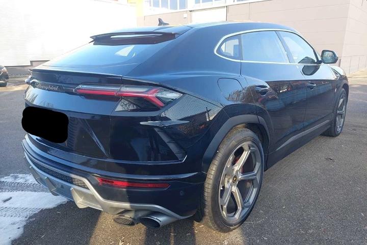 Sort Lamborghini Urus fra 2023