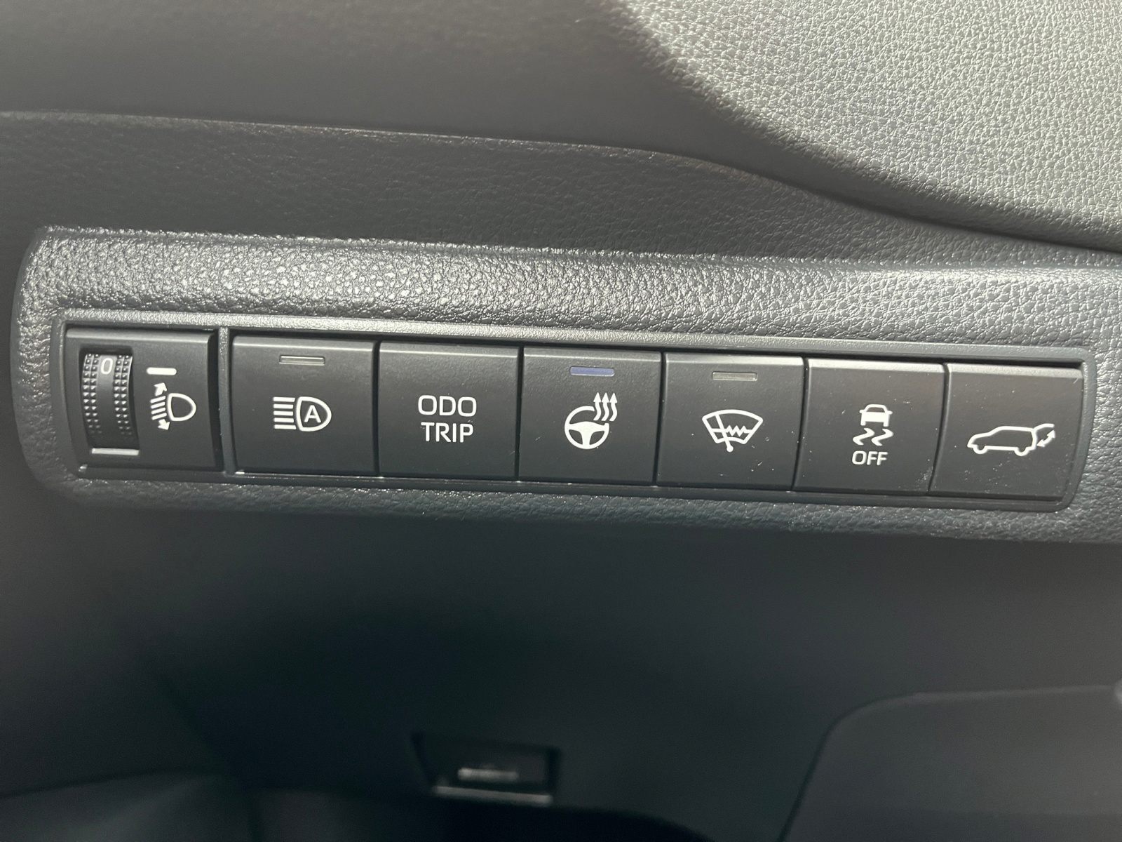 Rød Toyota Corolla fra 2024