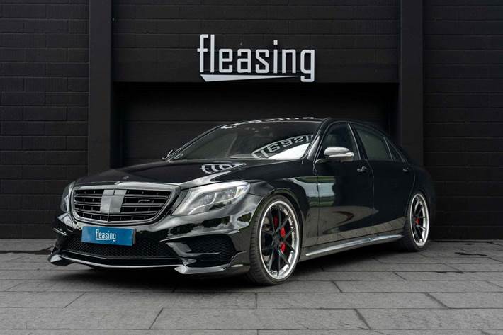 Sort Mercedes S63 fra 2015 set udefra