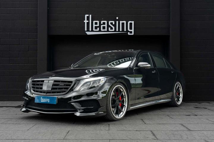 Sort Mercedes S63 fra 2015 set udefra