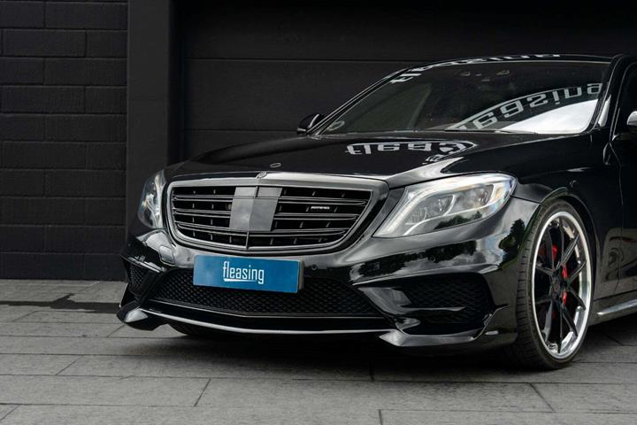 Sort Mercedes S63 fra 2015 set udefra