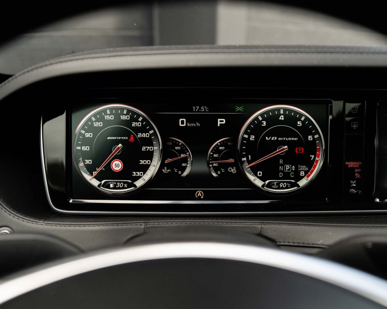 Sort Mercedes S63 fra 2015 set indefra