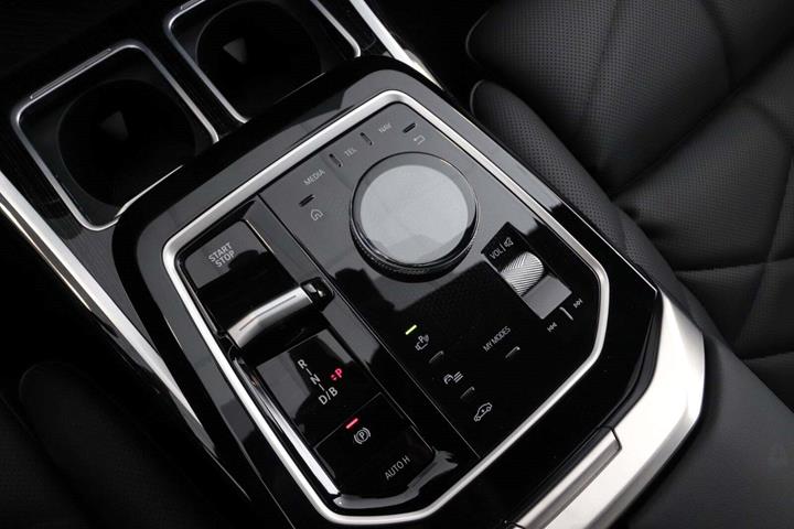 Sort BMW i7 fra 2024