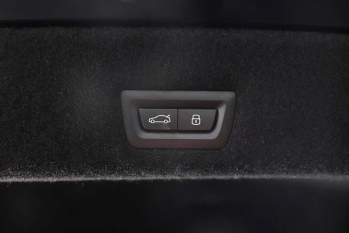 Sort BMW i7 fra 2024