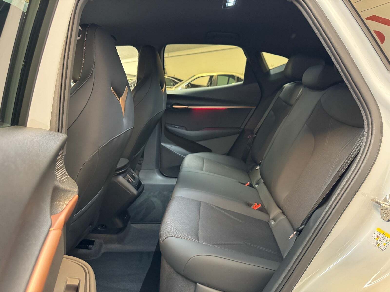 Hvid Cupra Tavascan fra 2025