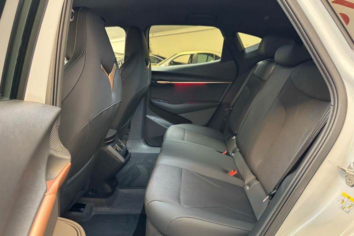 Hvid Cupra Tavascan fra 2025