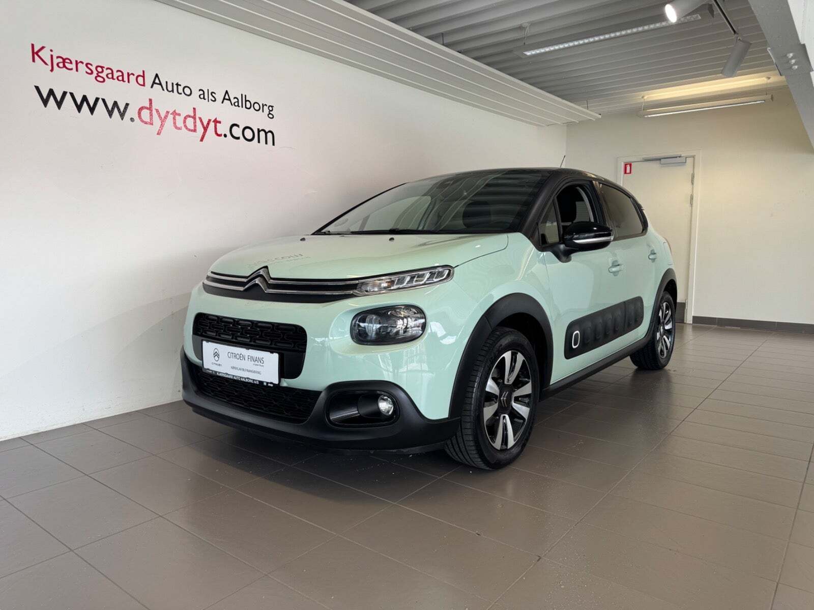 Grøn Citroën C3 fra 2020 set udefra