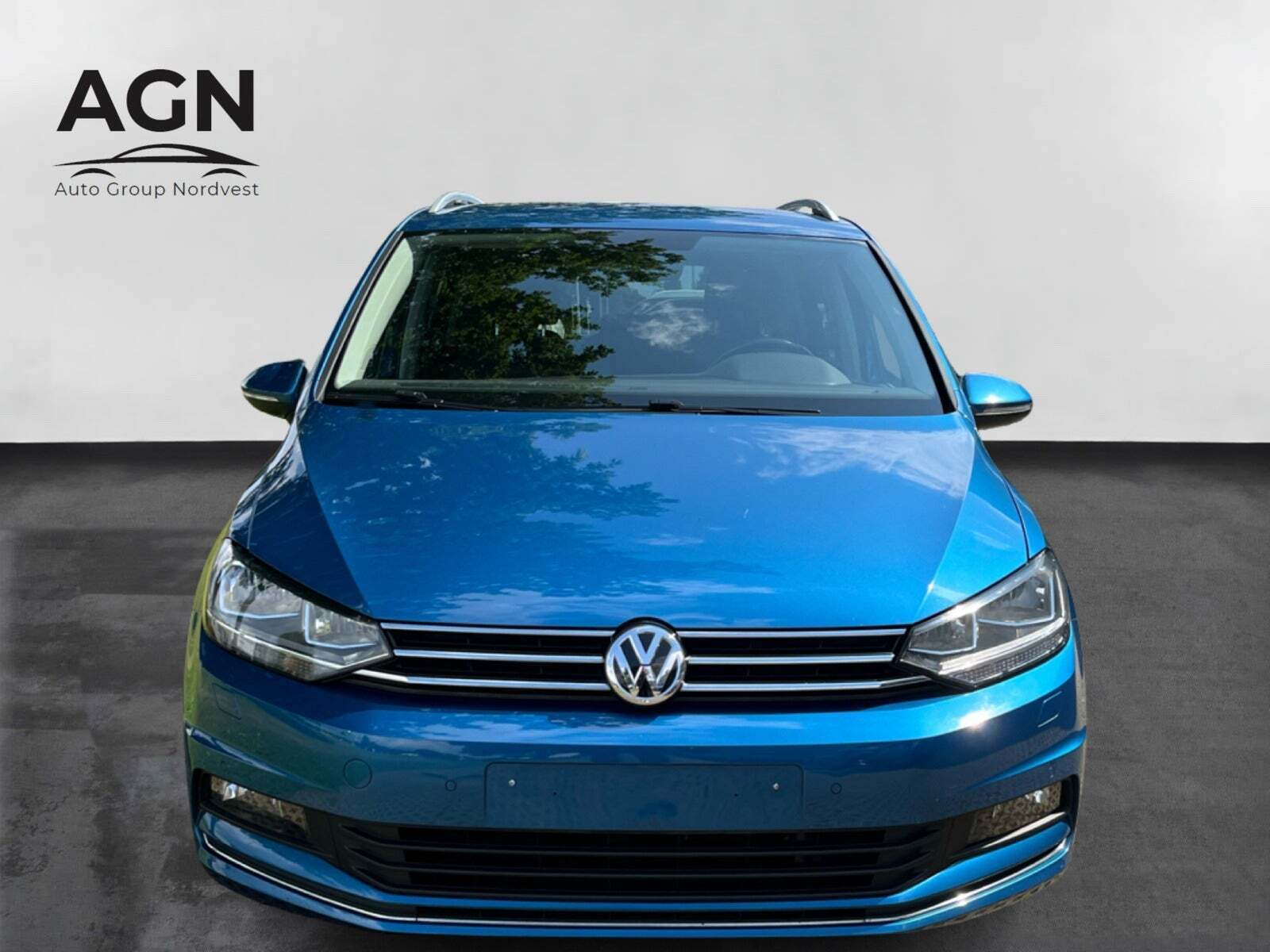 Blå VW Touran fra 2020