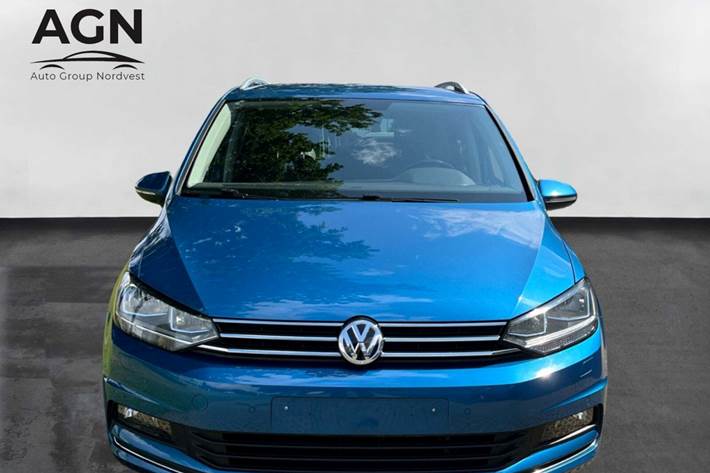 Blå VW Touran fra 2020