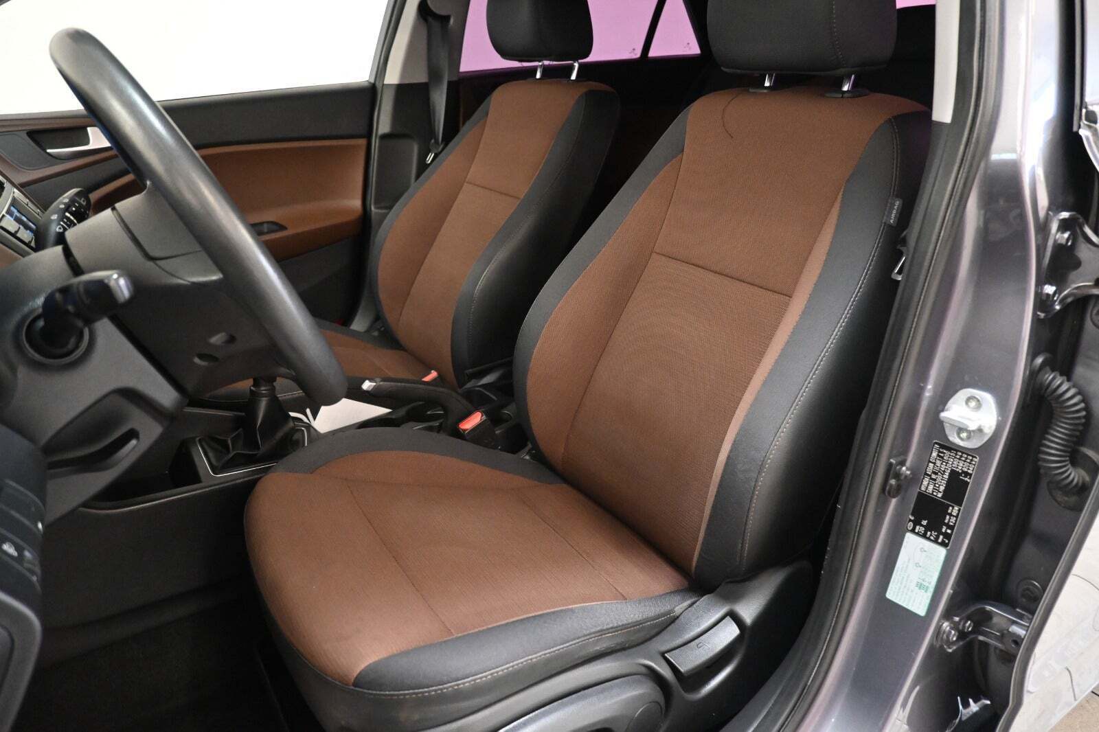 Grå Hyundai i20 fra 2015