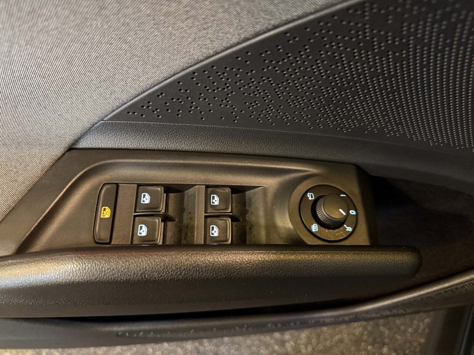 Grå Skoda Enyaq fra 2021