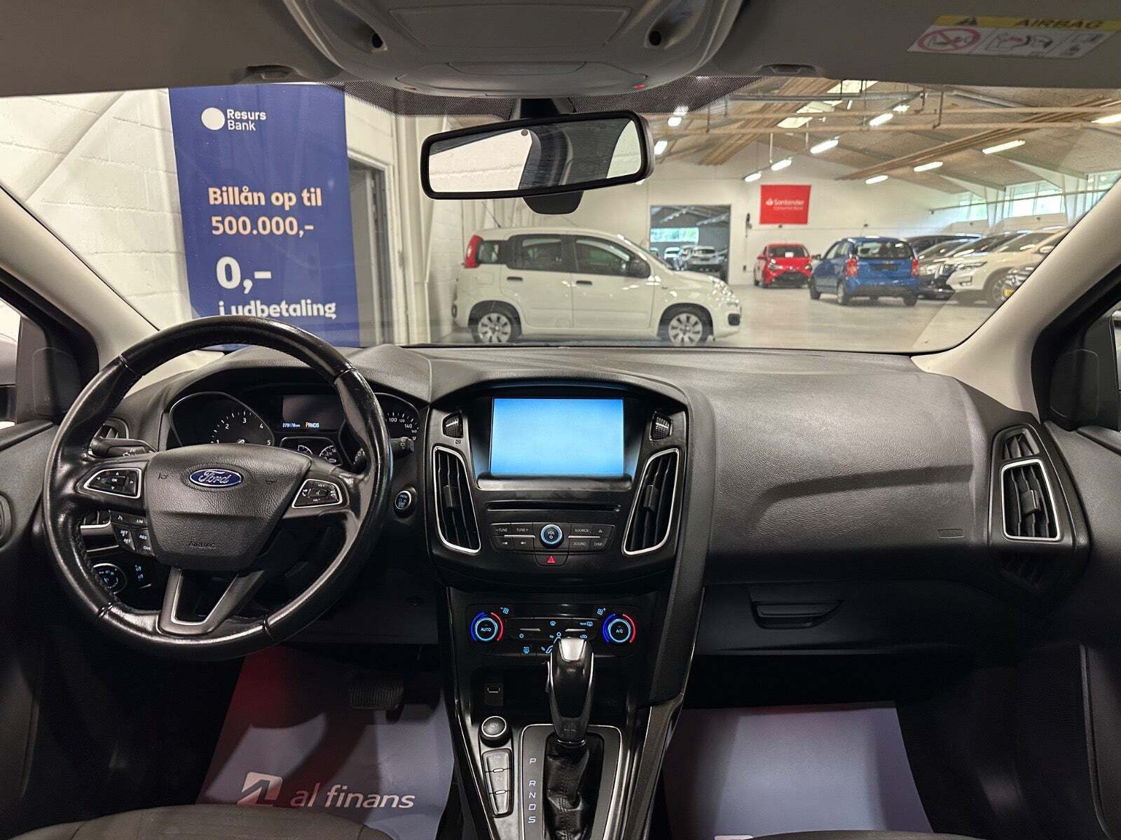Sølv Ford Focus fra 2015 set indefra