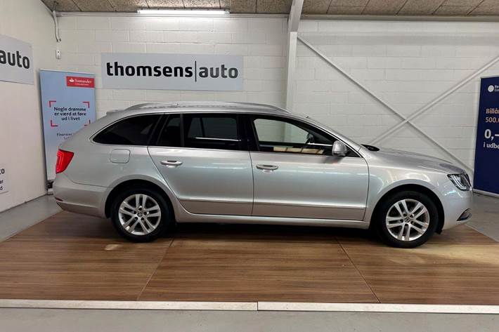 Sølv Skoda Superb fra 2014