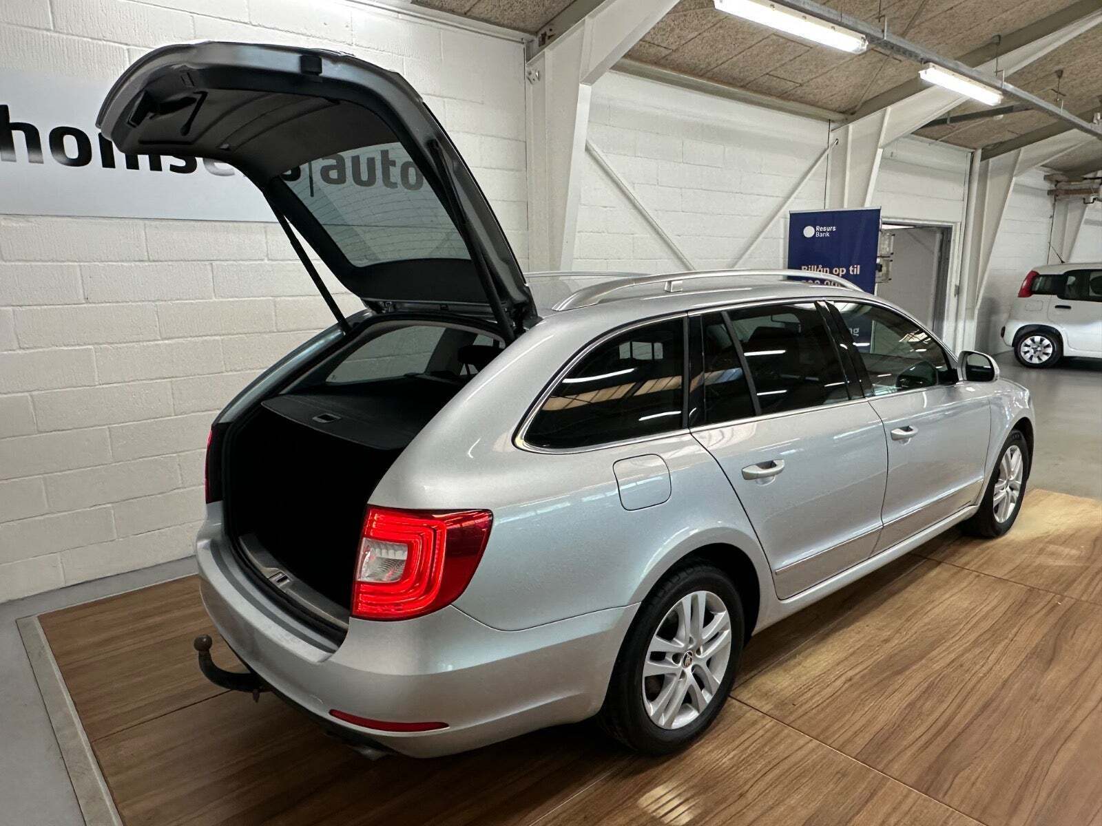 Sølv Skoda Superb fra 2014