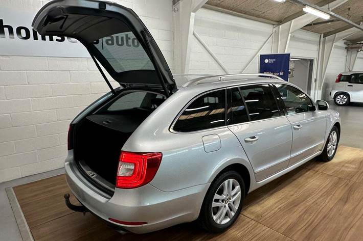 Sølv Skoda Superb fra 2014