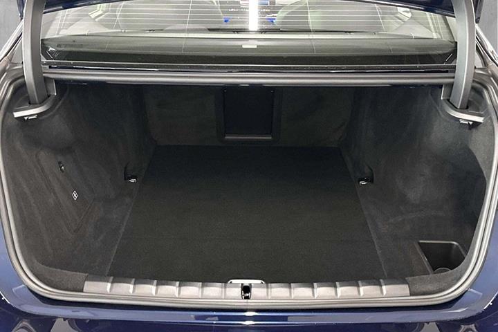 Blå BMW i7 fra 2024
