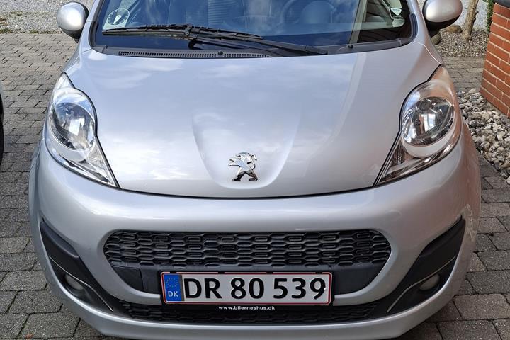 Grå Peugeot 107 fra 2014