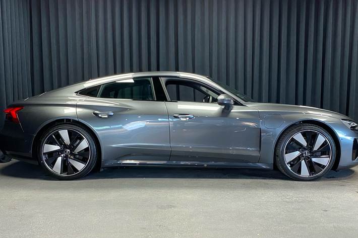 Grå Audi e-tron GT fra 2023